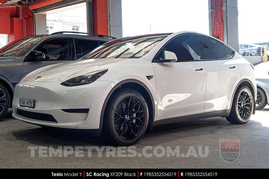 19x8.5 SC Racing XF209 Black on Tesla Model Y