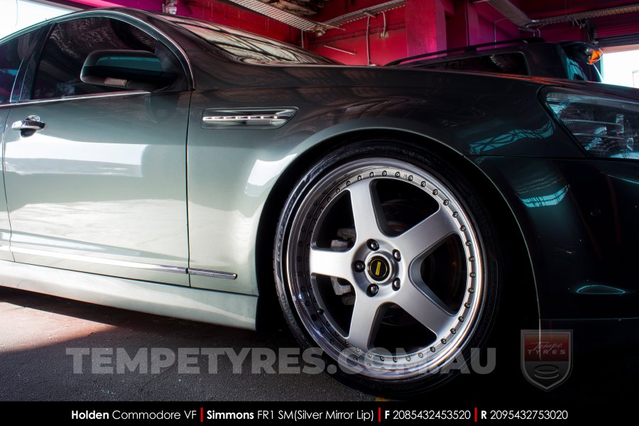 20x8.5 20x9.5 Simmons FR-1 Silver on Holden Commodore VF