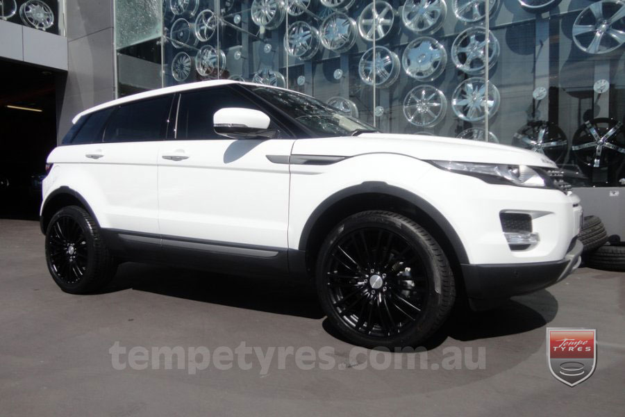 20x8.5 Lenso Como Black on RANGE ROVER EVOQUE