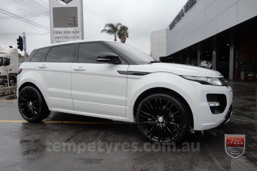 22x9.5 Lenso Como Black on RANGE ROVER EVOQUE