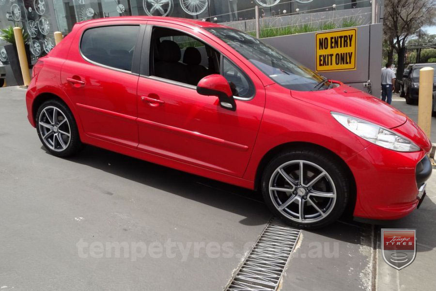 17x7.0 Fox R2 Gunmetal on PEUGEOT 307