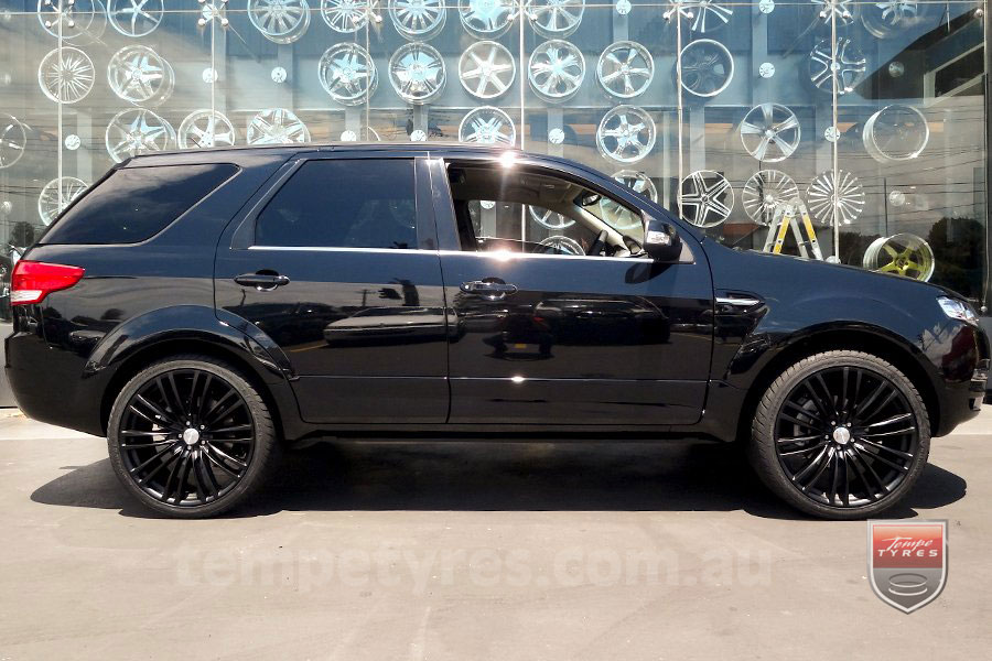 22x9.5 Lenso Como Black on FORD TERRITORY