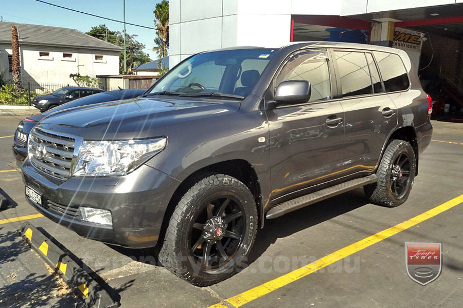 20x9.0 Ballistic Razorback on TOYOTA LANDCRUISER