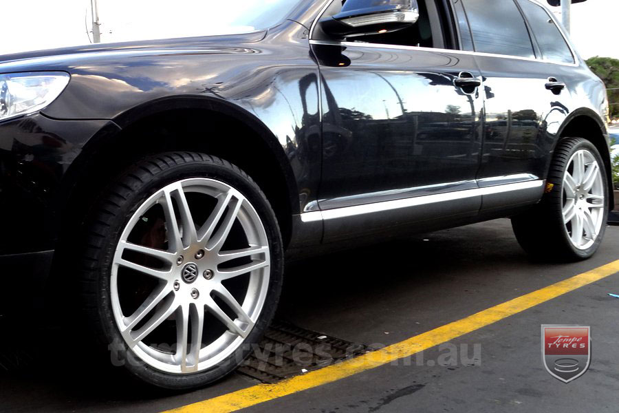 22x9.5 Style201 Silver on VW TOUAREG