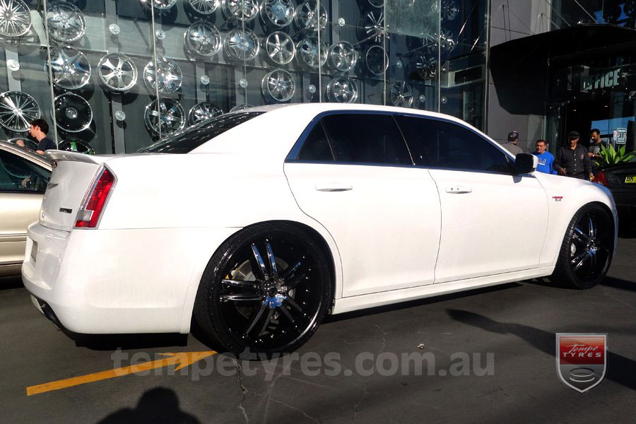 24x9.0 Giovinco G-03 Black on CHRYSLER 300C