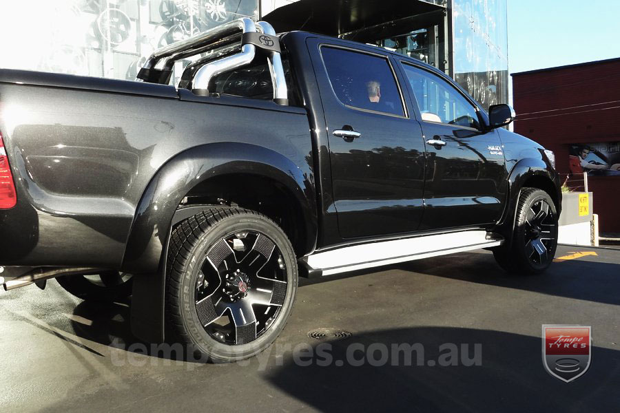 20x9.0 Ballistic Hyjak on TOYOTA HILUX