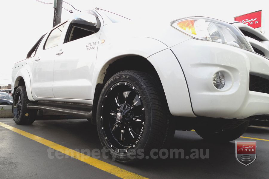 20x9.0 Ballistic Dagger BFM on TOYOTA HILUX