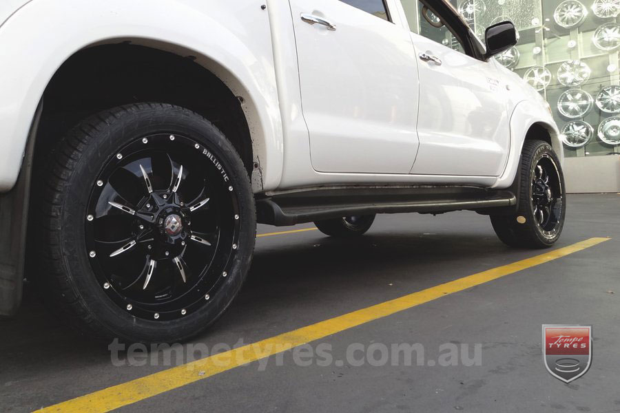 20x9.0 Ballistic Dagger BFM on TOYOTA HILUX