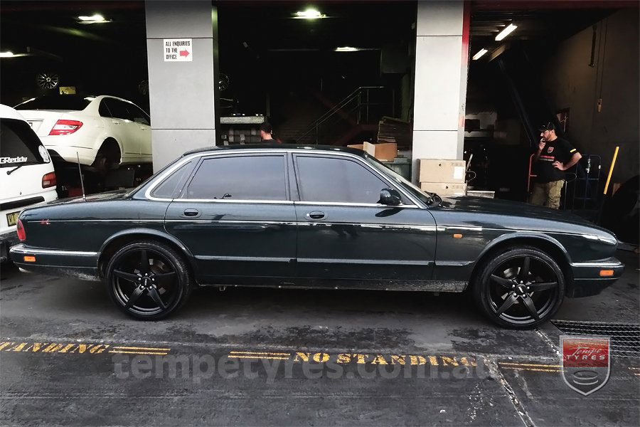 20x8.5 Oxxo Wheels 0492 on JAGUAR XJ