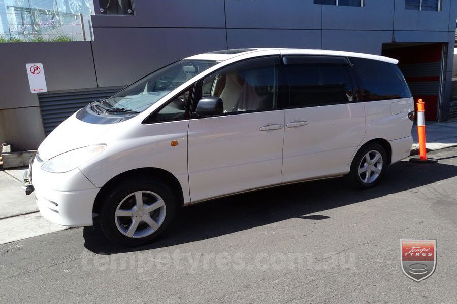 16x7.0 Akuza S004 on TOYOTA TARAGO