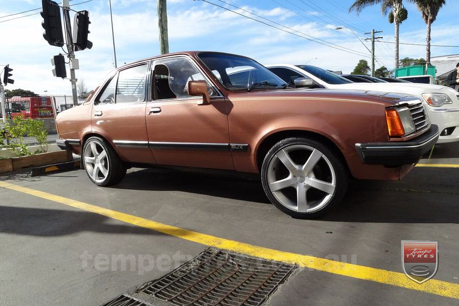 16x7.0 Akuza S004 on HOLDEN GEMINI