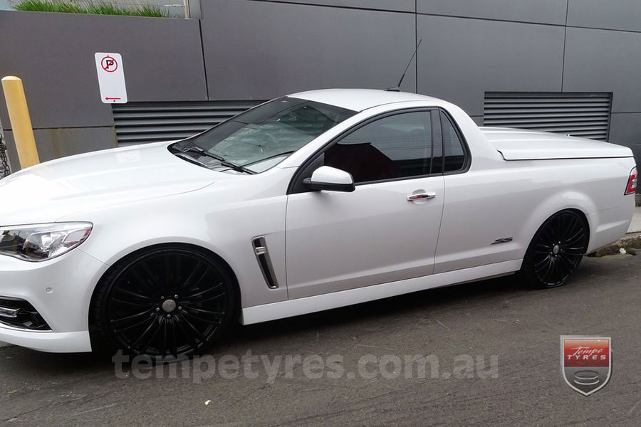 22x9.5 Lenso Como Black on HOLDEN COMMODORE VF