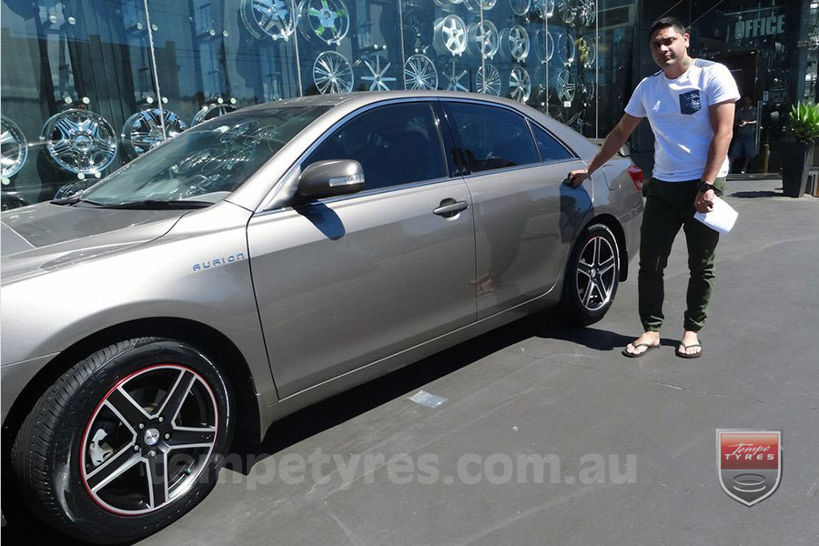 17x7.5 Fox R6 on TOYOTA AURION