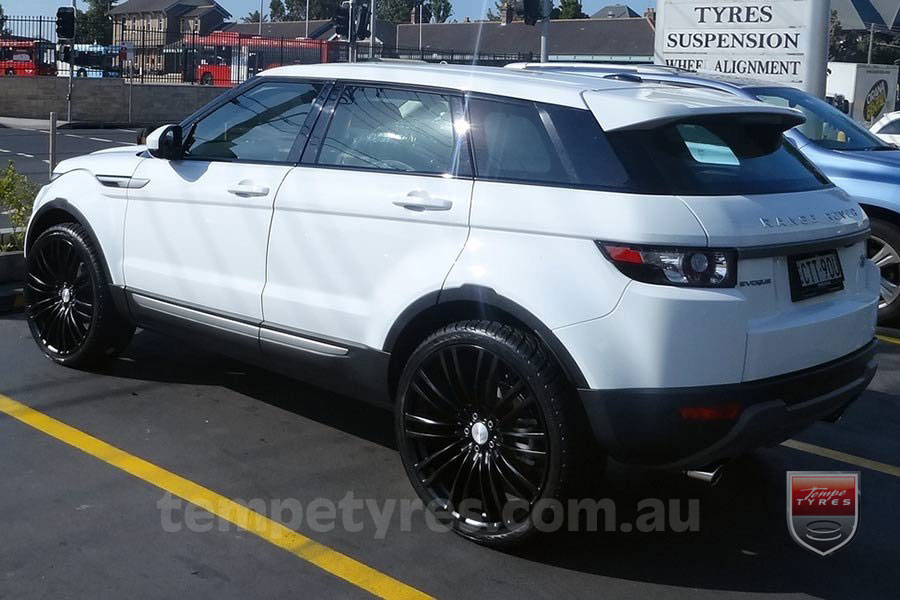 22x9.5 Lenso Como Black on RANGE ROVER EVOQUE