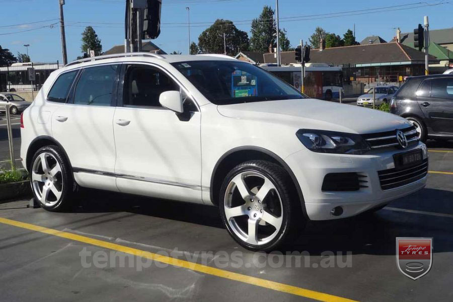 22x10 Rennsport HS on VW TOUAREG