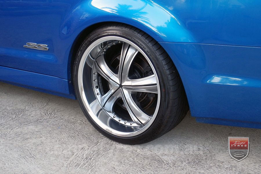 10x7.0 Starcorp E Series on HOLDEN COMMODORE VE