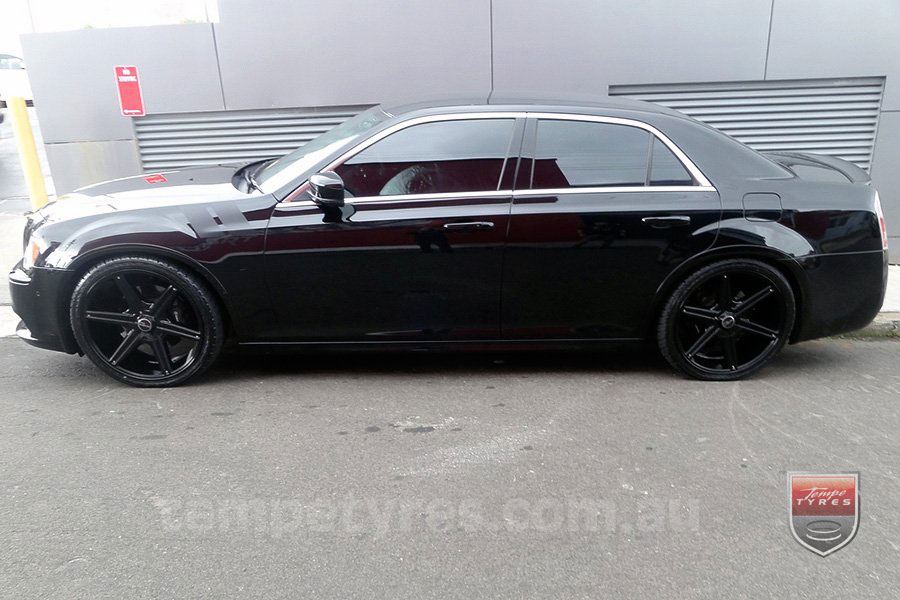 22x9.5 Incubus 842 GB on CHRYSLER 300C