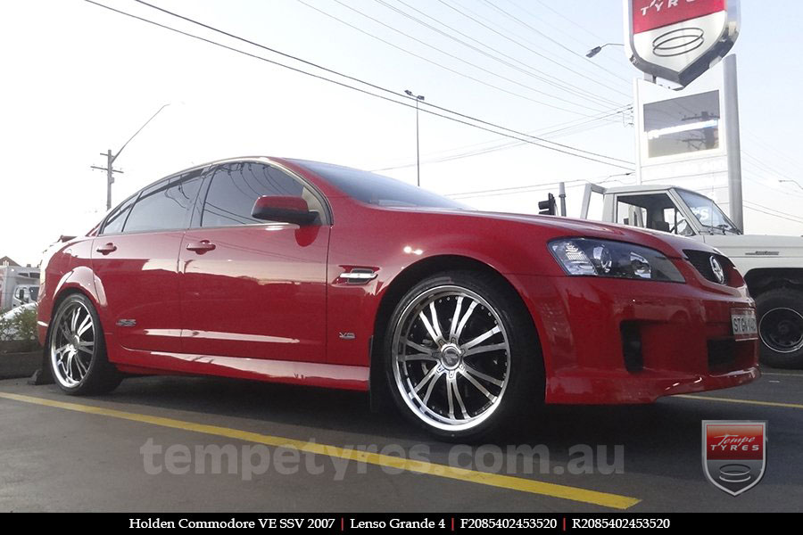 20x8.5 Lenso Grande4 on HOLDEN COMMODORE VE