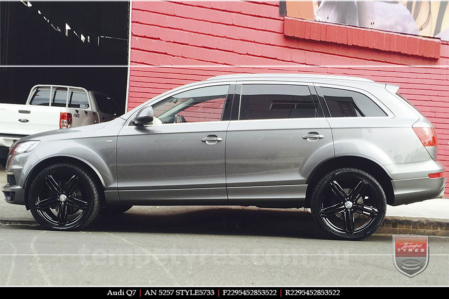 22x9.5 Style5733 Black on AUDI Q7