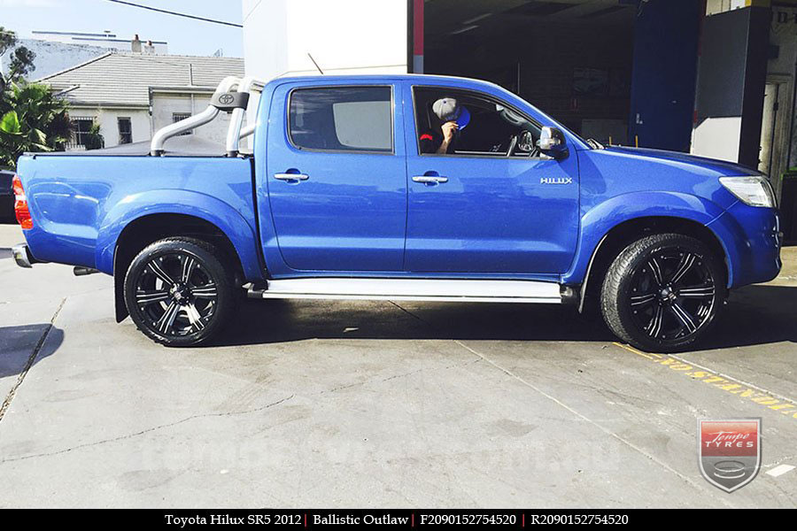 20x9.0 Ballistic Outlaw on TOYOTA HILUX SR5 