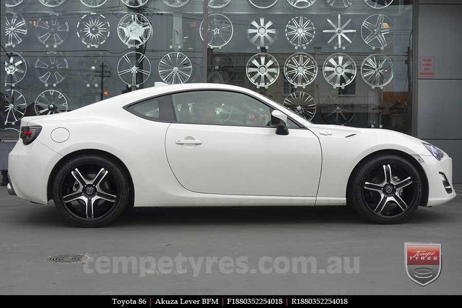 18x8.0 Akuza Lever BFM on TOYOTA 86