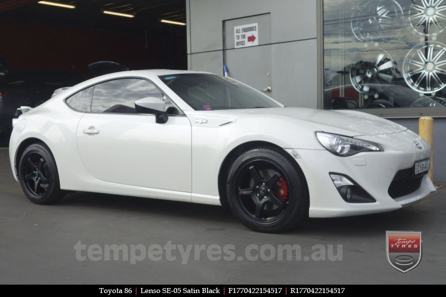 17x7.0 Lenso SE-05 on TOYOTA 86