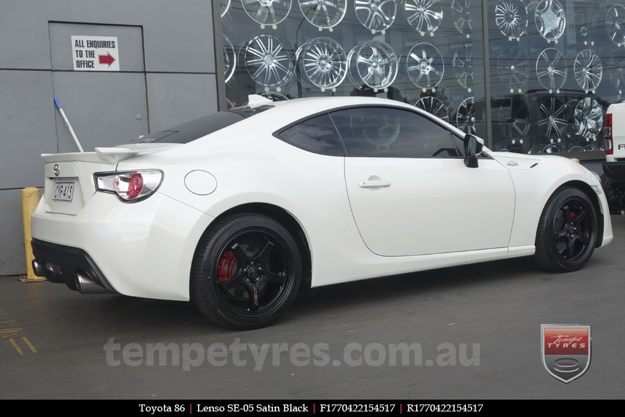 17x7.0 Lenso SE-05 on TOYOTA 86