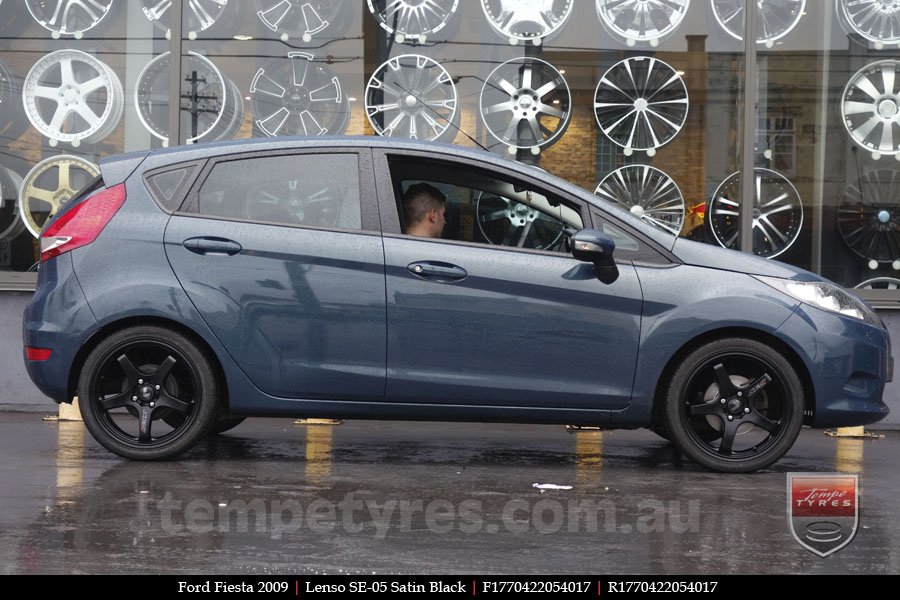 17x7.0 Lenso SE-05 on FORD FIESTA