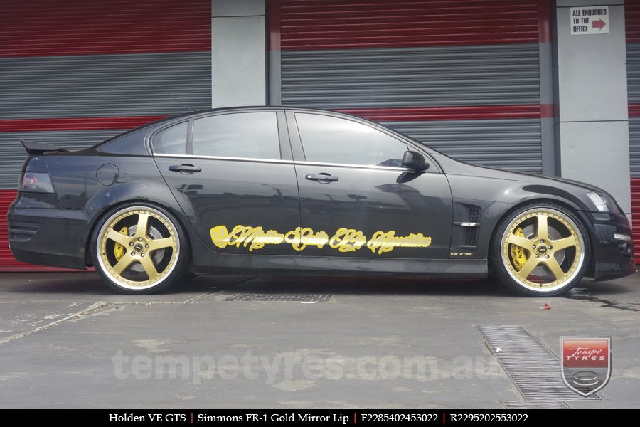 22x8.5 22x9.5 Simmons FR-1 Gold on HOLDEN COMMODORE VE GTS
