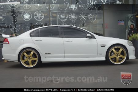 22x8.5 22x9.5 Simmons FR-1 Gold on HOLDEN COMMODORE VE