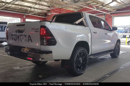 20x9.0 Fuel Hostage on TOYOTA HILUX SR5