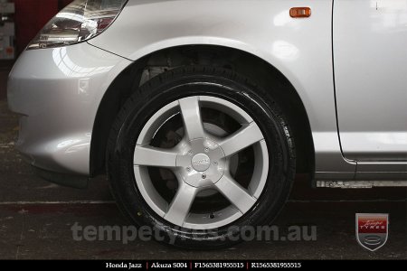 15x6.5 Akuza S004 on HONDA JAZZ