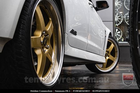 22x8.5 22x9.5 Simmons FR-1 Gold on HOLDEN COMMODORE