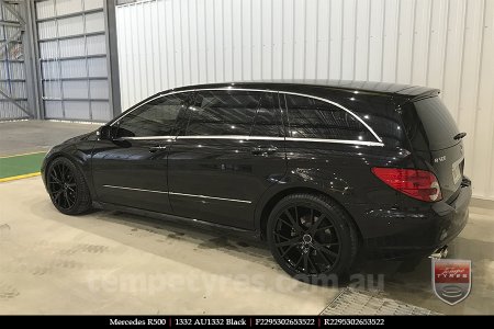 22x9.5 1332 AU1332 Black on MERCEDES R-Class