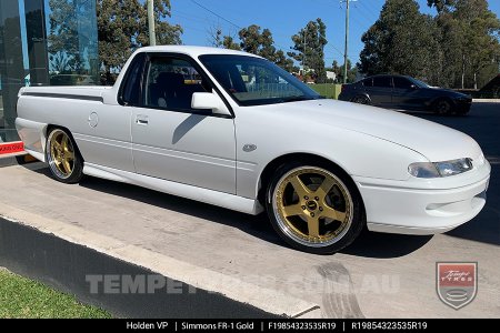 19x8.5 19x9.5 Simmons FR-1 Gold on HOLDEN COMMODORE VP