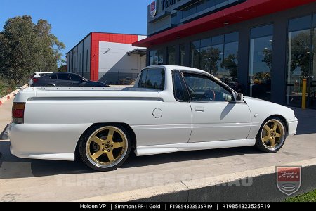 19x8.5 19x9.5 Simmons FR-1 Gold on HOLDEN COMMODORE VP