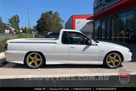 19x8.5 19x9.5 Simmons FR-1 Gold on HOLDEN COMMODORE VP