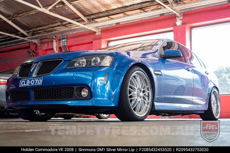 20x8.5 20x9.5 Simmons OM-1 Silver on Holden Commodore VE 2008