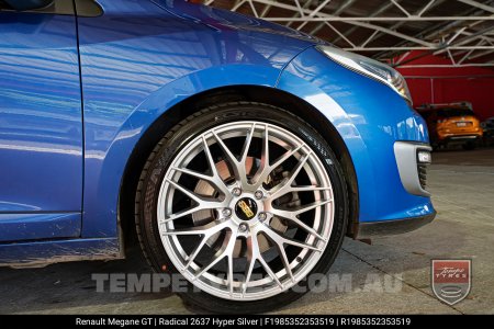 19x8.5 Radical 2637 Hyper Silver on Renault Megane