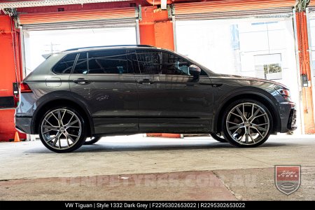 22x9.5 1332 AU1332 Dark Grey on VW Tiguan