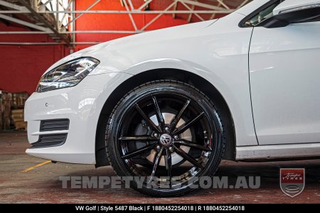 18x8.0 5487 Black  on VW Golf