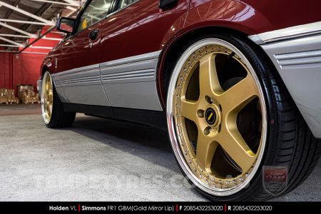 20x8.5 20x9.5 Simmons FR-1 Gold on Holden Commodore VL