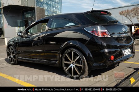 18x8.0 MOZA 910 Blade Gloss Black Machined on Holden Astra