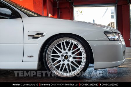 20x8.5 Simmons OM-1 White on Holden Commodore VZ