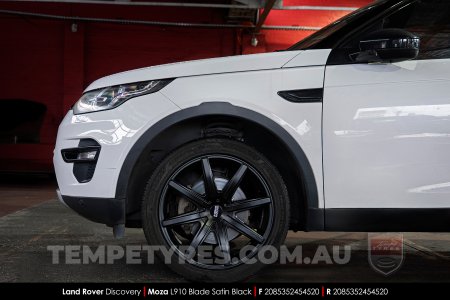 20x8.5 MOZA 910 Blade Satin Black on Land Rover Discovery