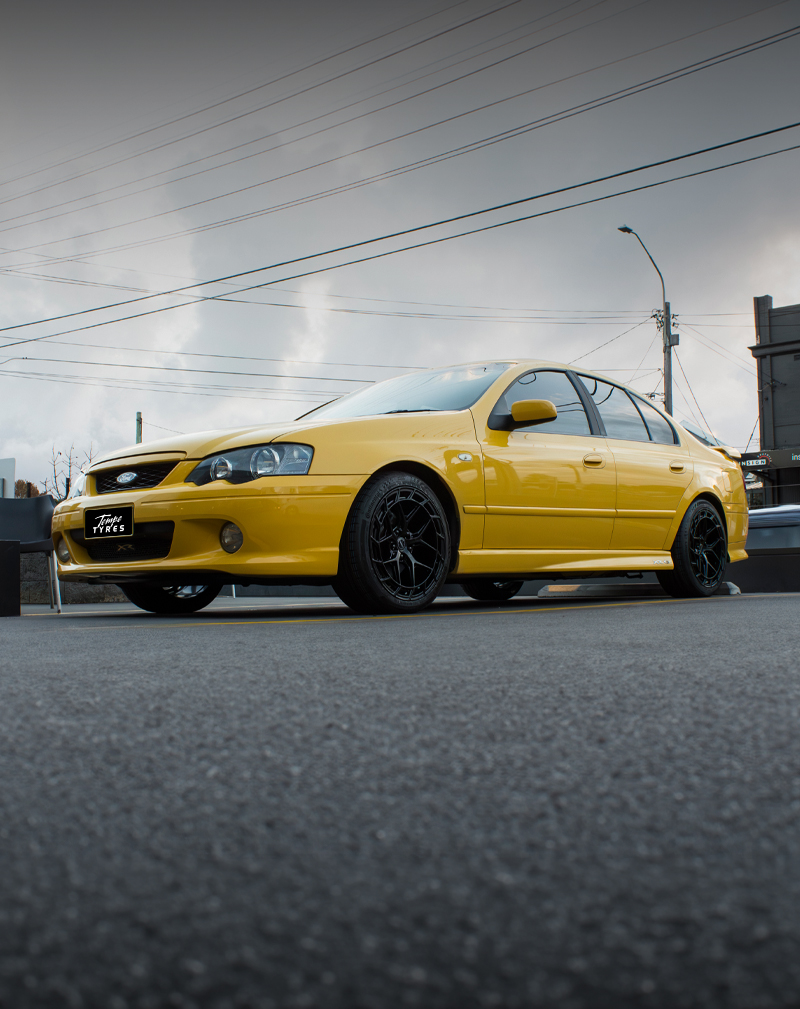 18x8.5 Simmons EU7 Gloss Black on Ford Falcon XR6 