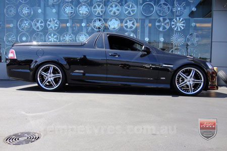 20x8.5 Giovinco Legacy Chrome on HOLDEN COMMODORE VE
