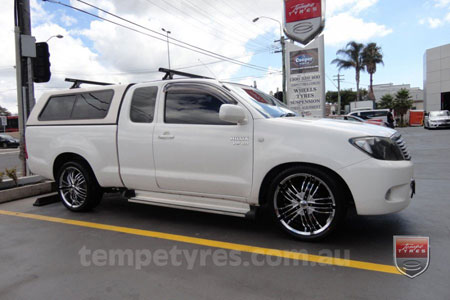 20x8.0 Giovinco Fortune16 on TOYOTA HILUX