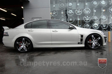 20x8.5 Giovinco G-05 on HOLDEN COMMODORE VE GTS