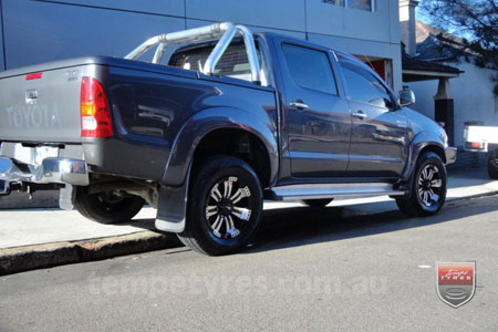 17x8.0 Incubus Poltergeist on TOYOTA HILUX SR5